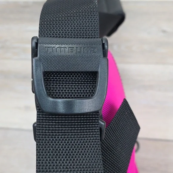 Timbuk2 Classic Messenger Bag - Raspberry Pink & Black - Waterproof Tech Carry - Picture 9 of 16